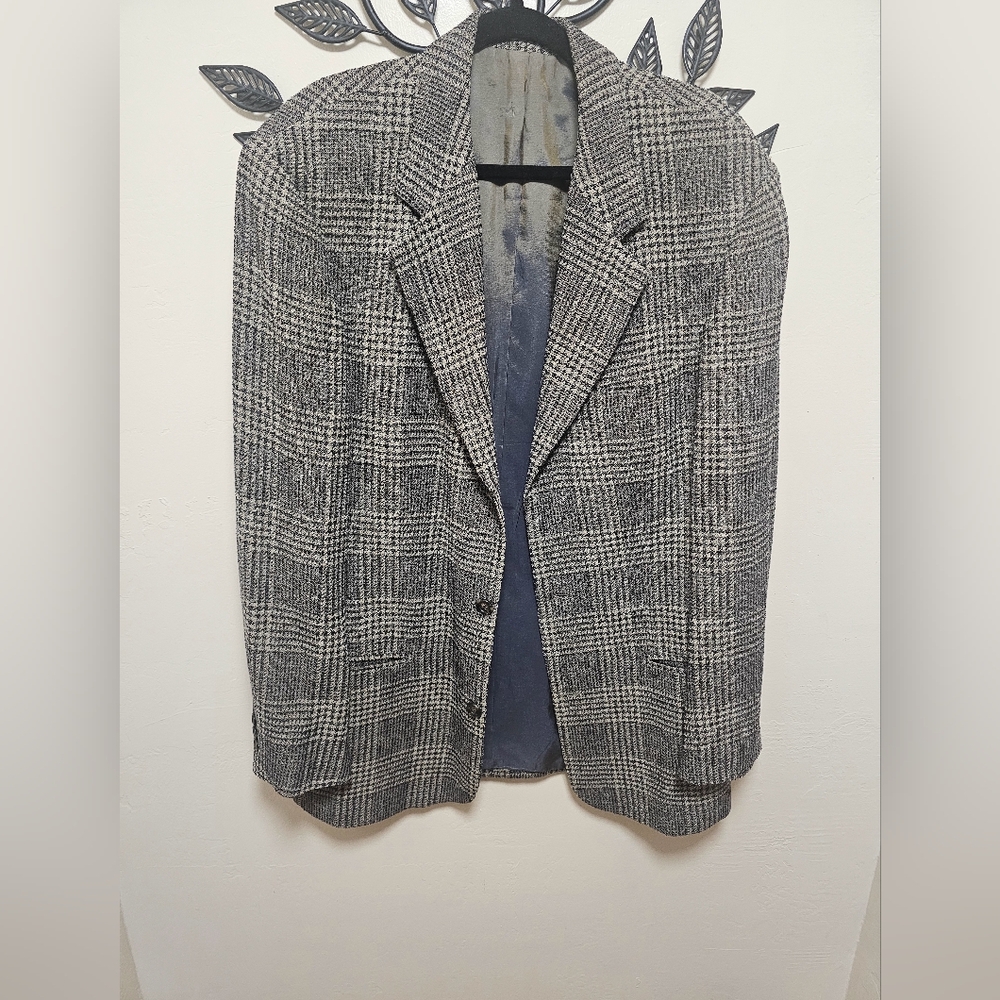 Vintage Men's Hugo Boss Brown and White 53% Virgen Wool Blazer Size 42 L